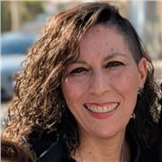 Profesora de administración de empresas, informática, contabilidad, economía, cualquier tema relacionado con mi formación